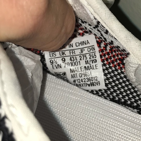Sold!! Stock X New Yeezy 350 V2 Boost🦓 - Picture 3 of 9